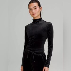 Lululemon Women's Shirt Top Cropped Long Sleeve Mock Neck Velvet Size 12 Black